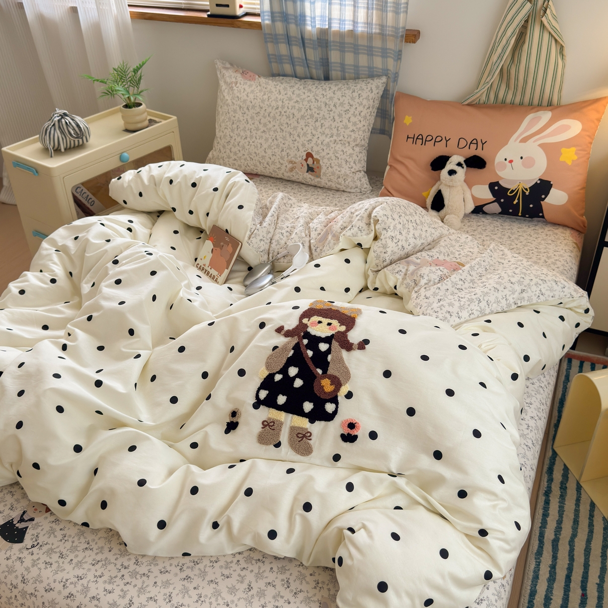 91家纺网 家纺一手货源 找家纺 云锦家居 2026新款13370纯棉毛巾绣呆萌系列四件套第一波 波点女孩