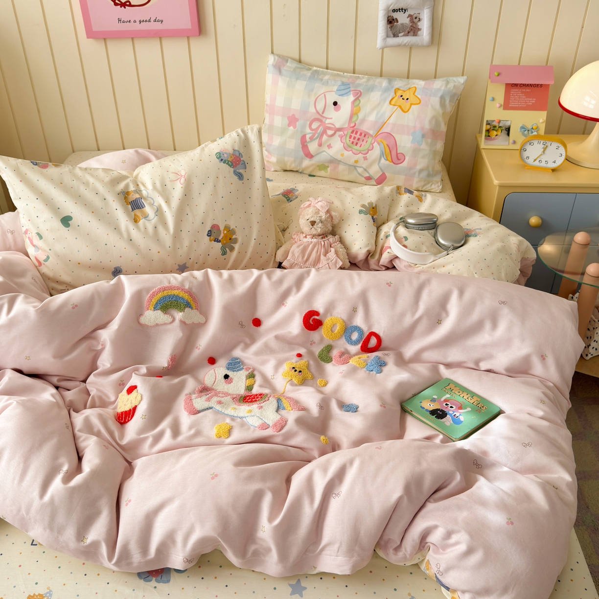 91家纺网 家纺一手货源 找家纺 云锦家居 2026新款13370纯棉毛巾绣呆萌系列四件套第一波 马上有钱-粉