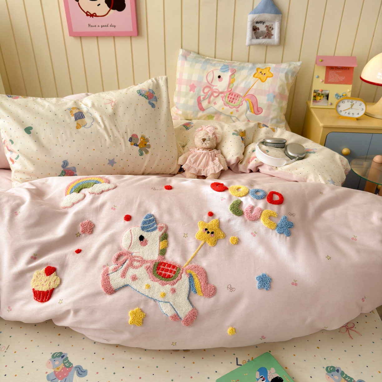 91家纺网 家纺一手货源 找家纺 云锦家居 2026新款13370纯棉毛巾绣呆萌系列四件套第一波 马上有钱-粉