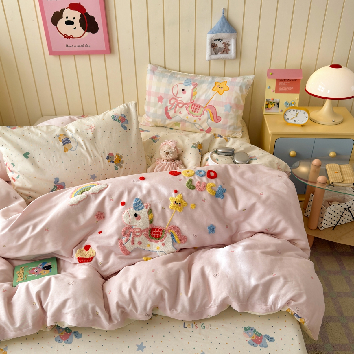 91家纺网 家纺一手货源 找家纺 云锦家居 2026新款13370纯棉毛巾绣呆萌系列四件套第一波 马上有钱-粉