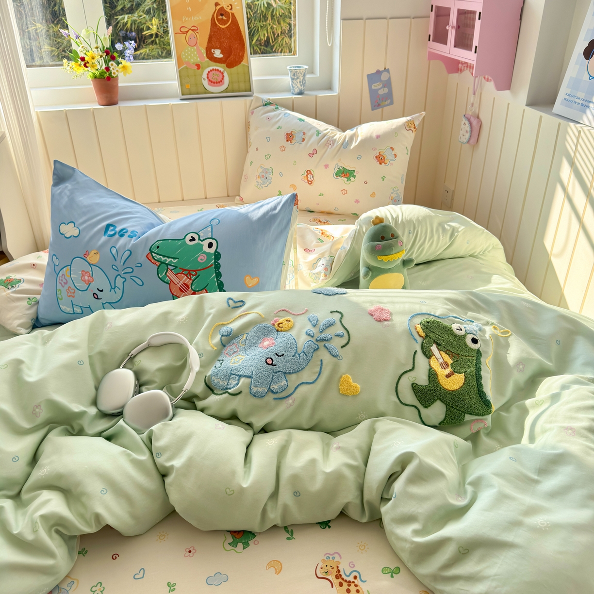 91家纺网 家纺一手货源 找家纺 云锦家居 2026新款13370纯棉毛巾绣呆萌系列四件套第一波 动物世界