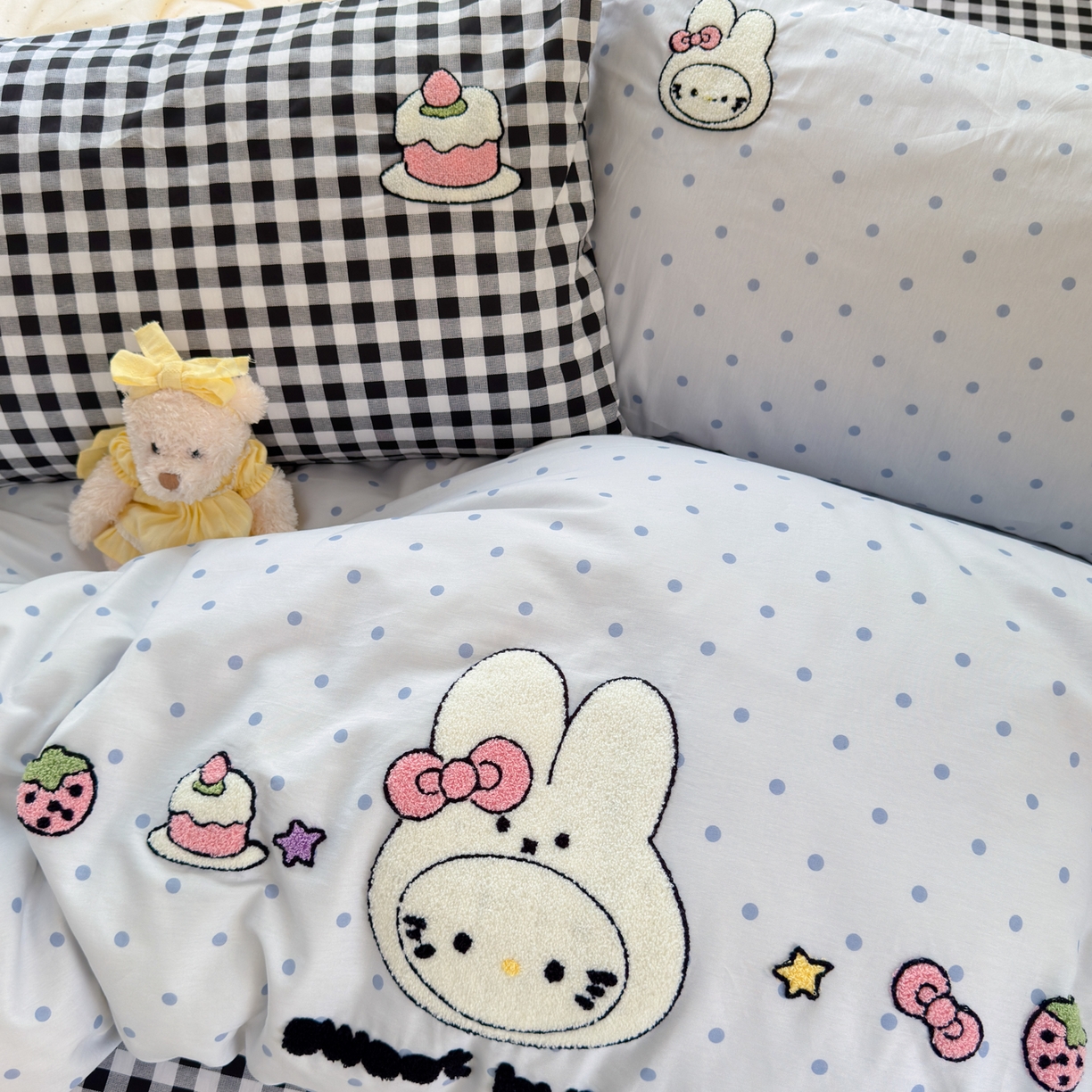 91家纺网 家纺一手货源 找家纺 云锦家居 2026新款13370纯棉毛巾绣呆萌系列四件套第一波 波点米菲兔