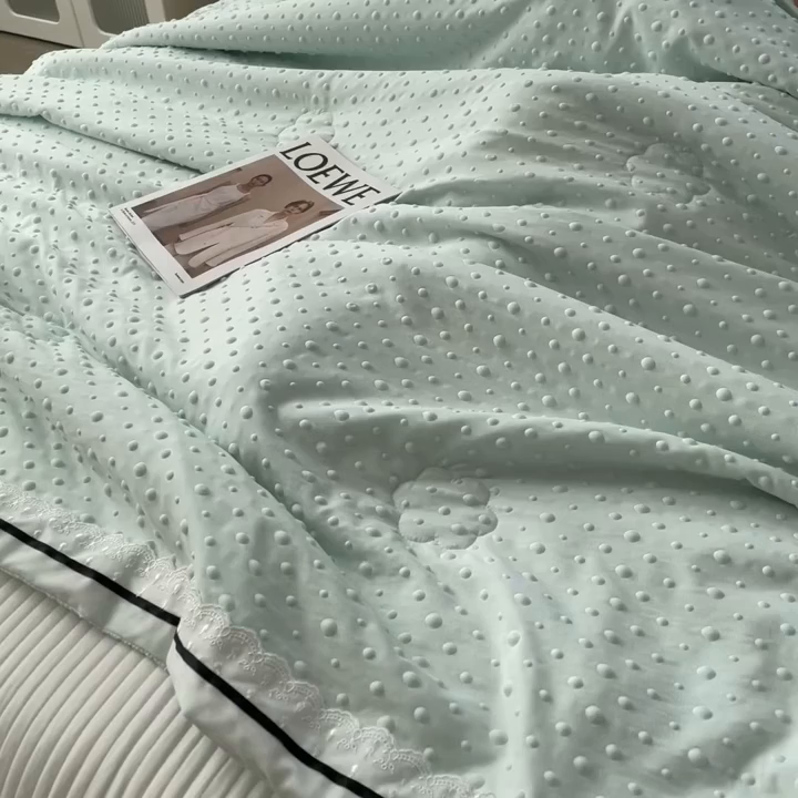 91家纺网 家纺一手货源 找家纺 布凡家居 2026新款四层纱按摩豆豆被泡泡夏被子被芯 小花-浅绿