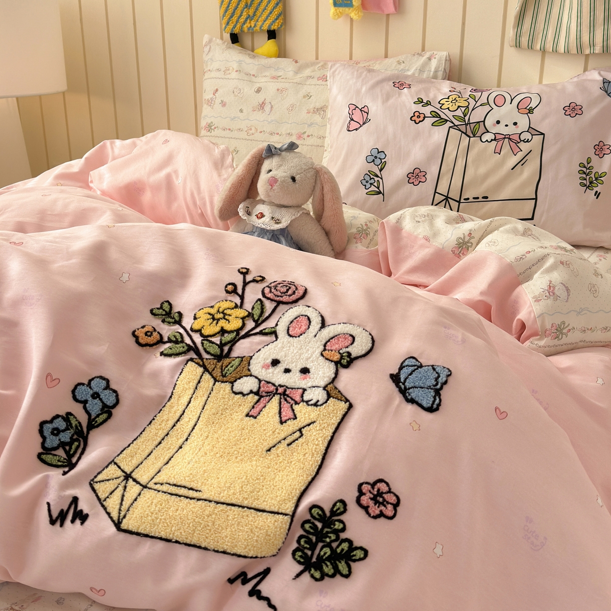 91家纺网 家纺一手货源 找家纺 云锦家居 2026新款13370纯棉毛巾绣呆萌系列四件套第一波 小兔花园