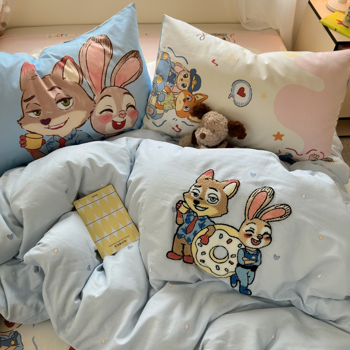 91家纺网 家纺一手货源 找家纺 云锦家居 2026新款13370纯棉毛巾绣呆萌系列四件套第一波 萌趣CP