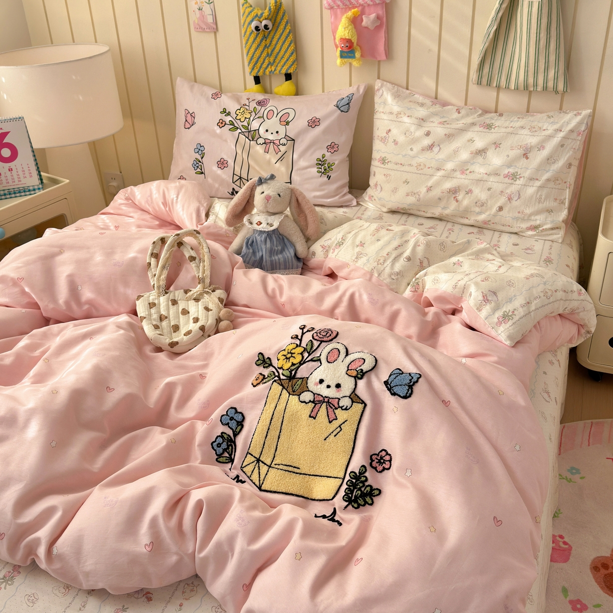 91家纺网 家纺一手货源 找家纺 云锦家居 2026新款13370纯棉毛巾绣呆萌系列四件套第一波 小兔花园