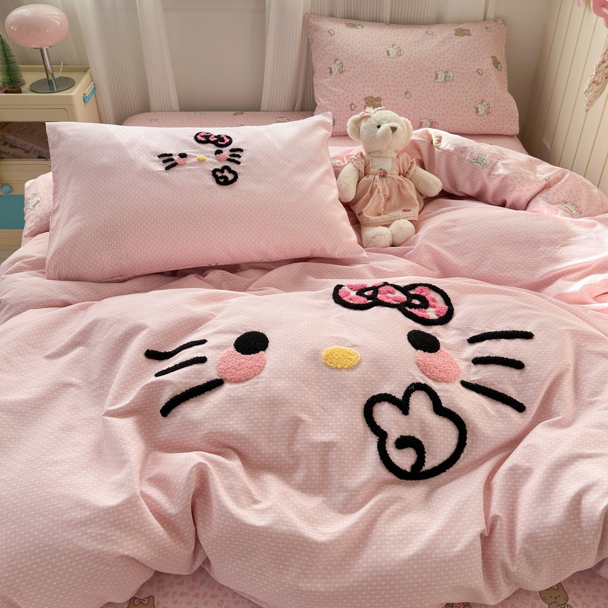 91家纺网 家纺一手货源 找家纺 云锦家居 2026新款13370纯棉毛巾绣呆萌系列四件套第一波 豹纹KT 粉