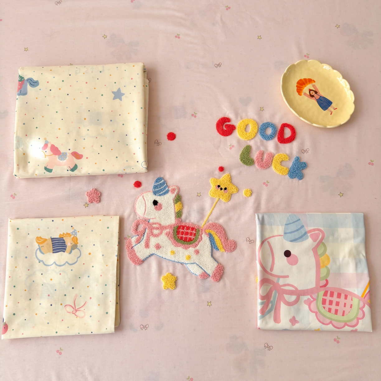 91家纺网 家纺一手货源 找家纺 云锦家居 2026新款13370纯棉毛巾绣呆萌系列四件套第一波 马上有钱-粉