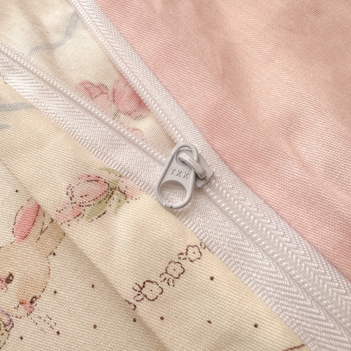 91家纺网 家纺一手货源 找家纺 云锦家居 2026新款13370纯棉毛巾绣呆萌系列四件套第一波 小兔花园