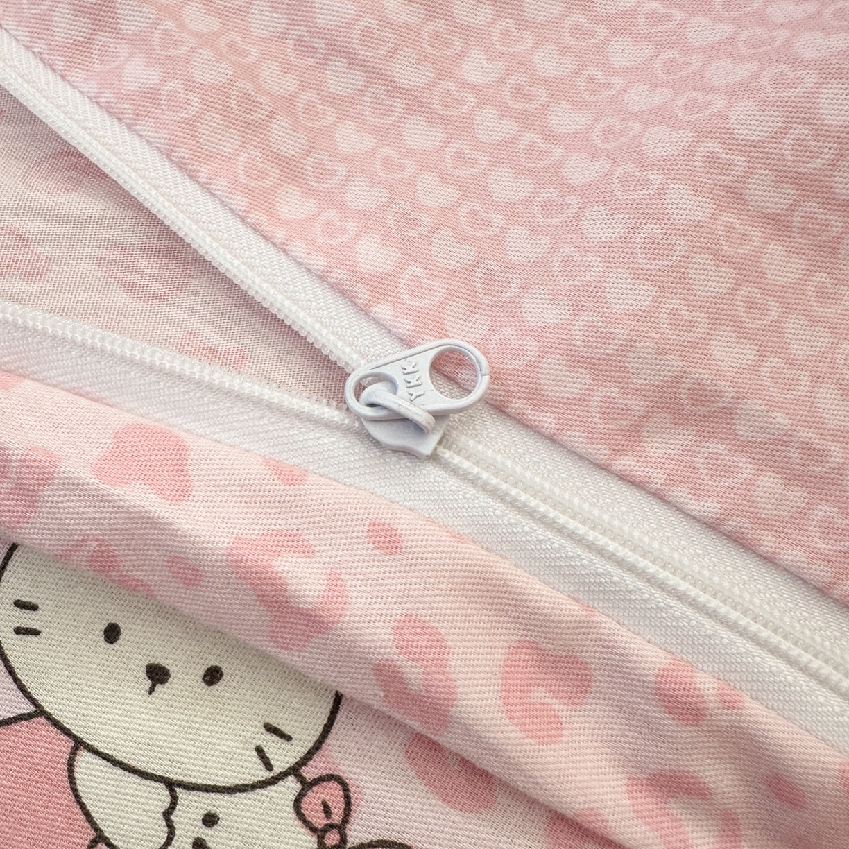 91家纺网 家纺一手货源 找家纺 云锦家居 2026新款13370纯棉毛巾绣呆萌系列四件套第一波 豹纹KT 粉