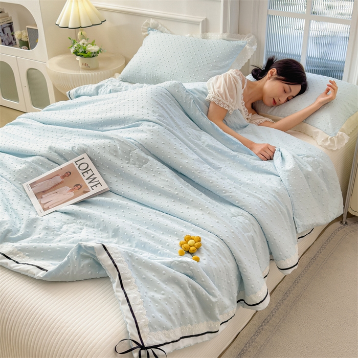 91家纺网 家纺一手货源 找家纺 布凡家居 2026新款四层纱按摩豆豆被泡泡夏被子被芯 小花-天空蓝