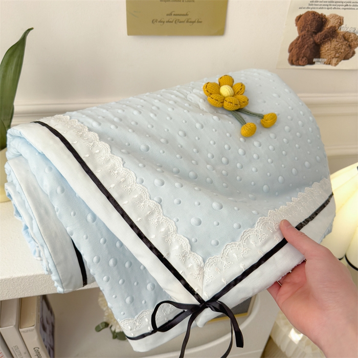 91家纺网 家纺一手货源 找家纺 布凡家居 2026新款四层纱按摩豆豆被泡泡夏被子被芯 小花-天空蓝