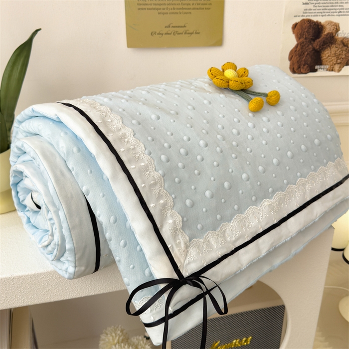 91家纺网 家纺一手货源 找家纺 布凡家居 2026新款四层纱按摩豆豆被泡泡夏被子被芯 小花-天空蓝