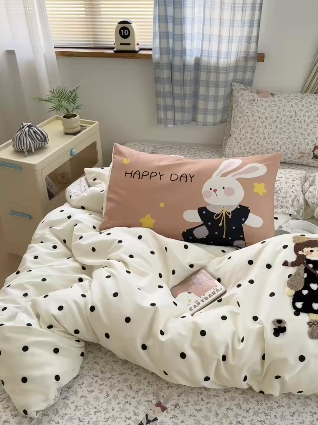 91家纺网 家纺一手货源 找家纺 云锦家居 2026新款13370纯棉毛巾绣呆萌系列四件套第一波 波点女孩