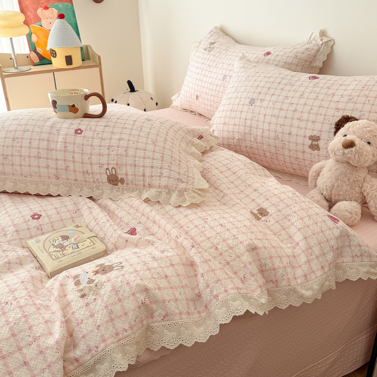 91家纺网 家纺一手货源 找家纺 吾欢心 2026春夏新款韩版纯棉花边泡芙双层纱四件套 菲比小兔