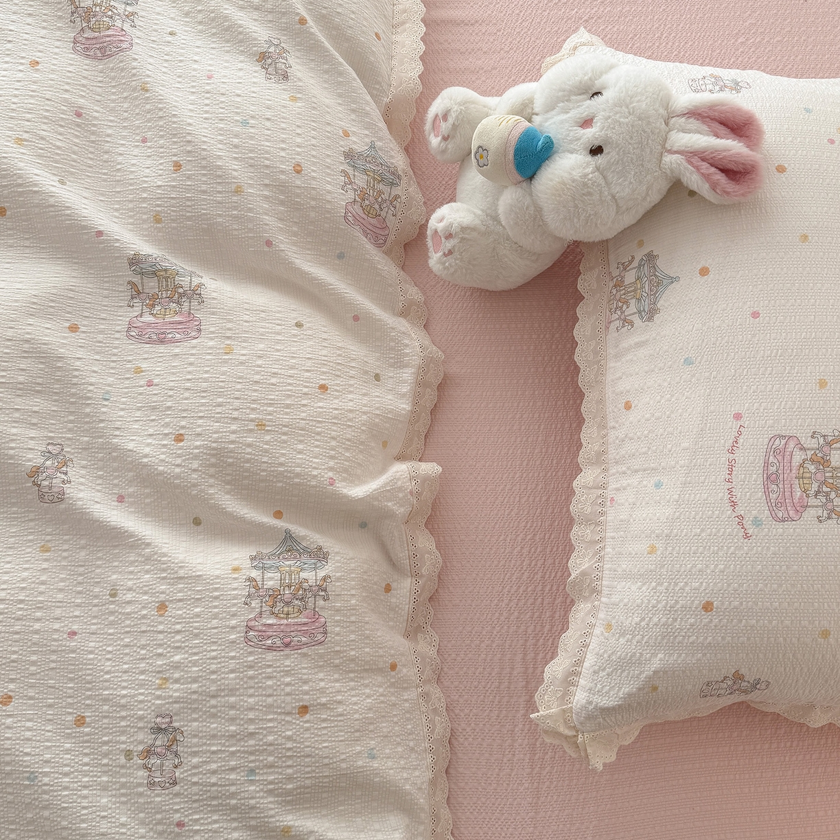 91家纺网 家纺一手货源 找家纺 吾欢心 2026春夏新款韩版纯棉花边泡芙双层纱四件套 旋转木马