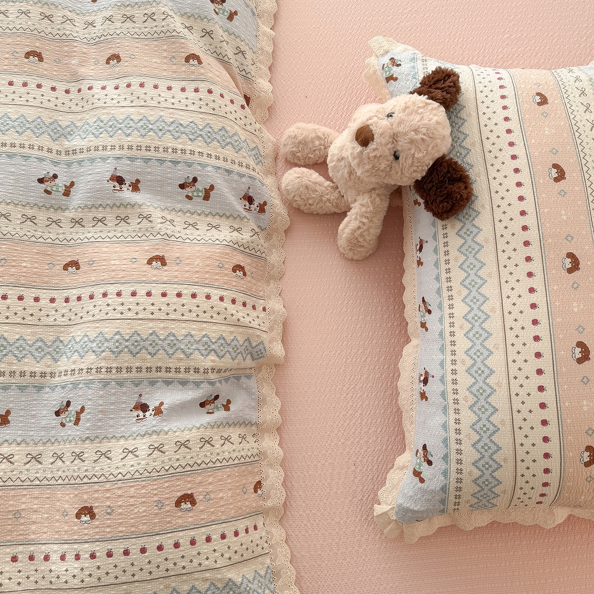 91家纺网 家纺一手货源 找家纺 吾欢心 2026春夏新款韩版纯棉花边泡芙双层纱四件套 费尔岛小狗