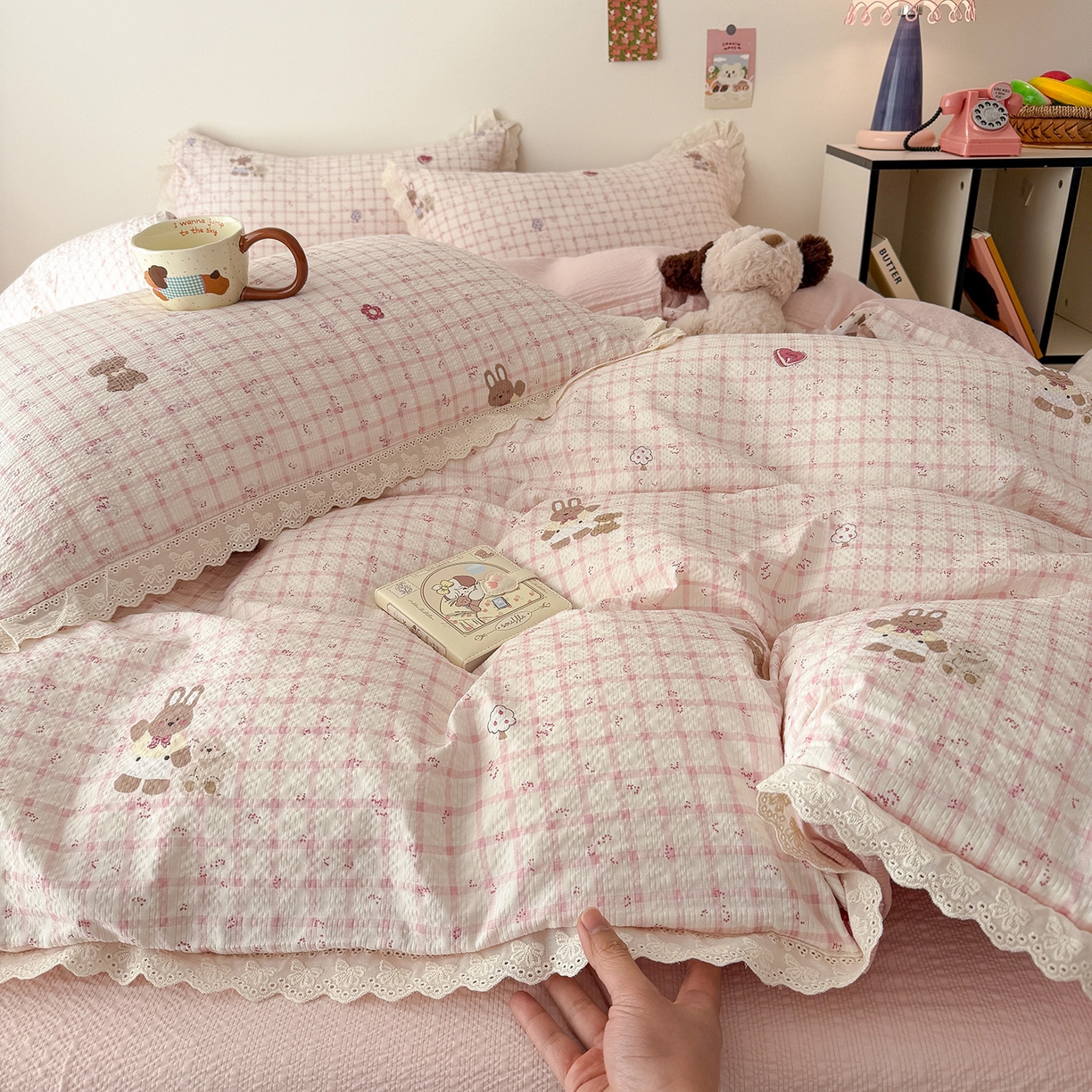 91家纺网 家纺一手货源 找家纺 吾欢心 2026春夏新款韩版纯棉花边泡芙双层纱四件套 菲比小兔