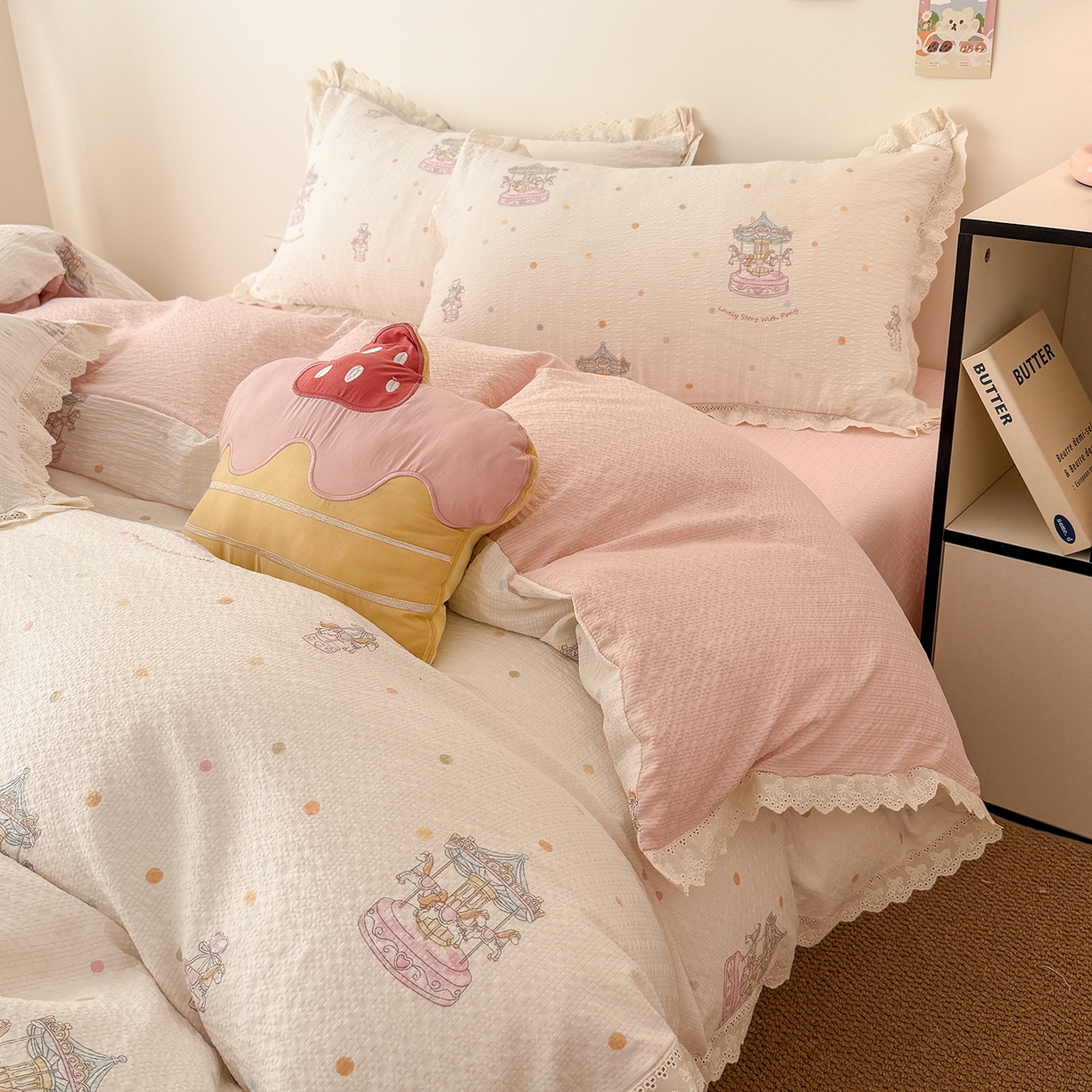 91家纺网 家纺一手货源 找家纺 吾欢心 2026春夏新款韩版纯棉花边泡芙双层纱四件套 旋转木马