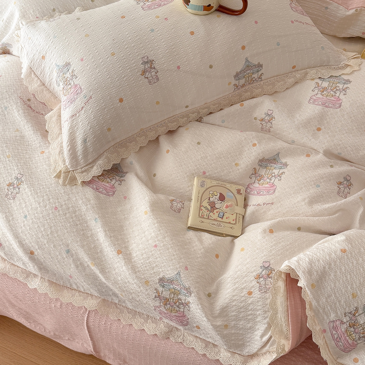 91家纺网 家纺一手货源 找家纺 吾欢心 2026春夏新款韩版纯棉花边泡芙双层纱四件套 旋转木马