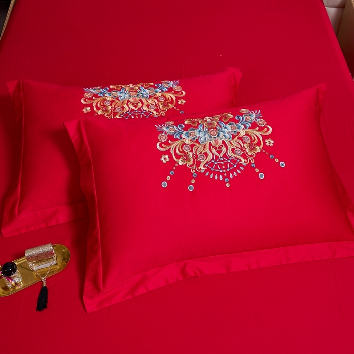 91家纺网 家纺一手货源 找家纺 慕她家纺 2026慕她大花工艺款全棉纯棉婚庆四件套大红色刺绣结婚床上用品 凤冠霞帔