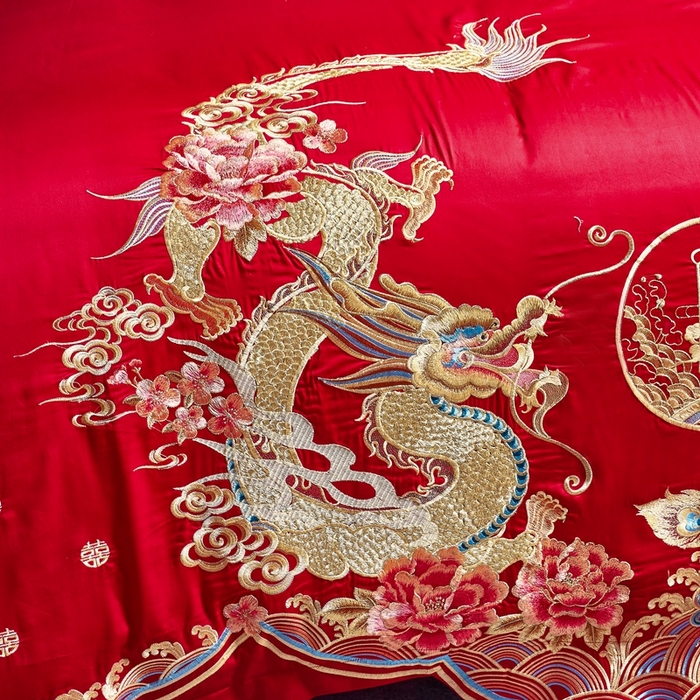 91家纺网 家纺一手货源 找家纺 慕她家纺 2026慕她大花工艺款全棉纯棉婚庆四件套大红色刺绣结婚床上用品 佳偶天成