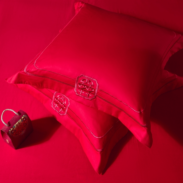 91家纺网 家纺一手货源 找家纺 慕她家纺 2026慕她大花工艺款全棉纯棉婚庆四件套大红色刺绣结婚床上用品 缔结良缘 红