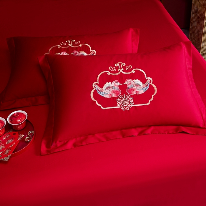 91家纺网 家纺一手货源 找家纺 慕她家纺 2026慕她大花工艺款全棉纯棉婚庆四件套大红色刺绣结婚床上用品 鸳鸯贺喜