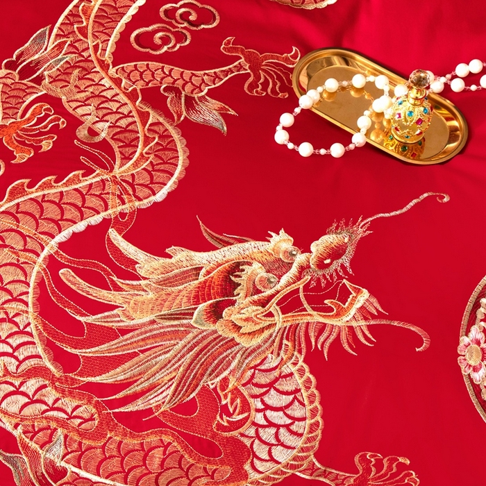 91家纺网 家纺一手货源 找家纺 慕她家纺 2026慕她大花工艺款全棉纯棉婚庆四件套大红色刺绣结婚床上用品 龙凤添喜