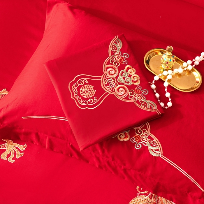 91家纺网 家纺一手货源 找家纺 慕她家纺 2026慕她大花工艺款全棉纯棉婚庆四件套大红色刺绣结婚床上用品 龙凤添喜