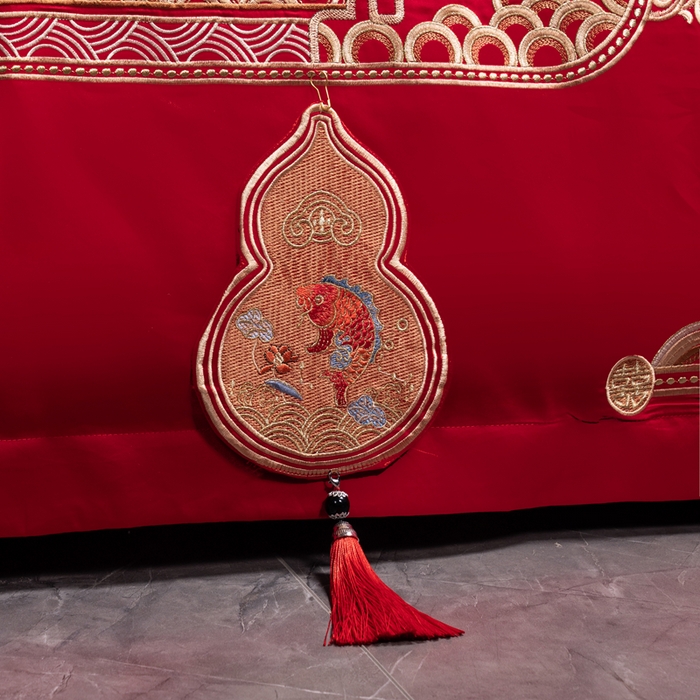 91家纺网 家纺一手货源 找家纺 慕她家纺 2026慕她大花工艺款全棉纯棉婚庆四件套大红色刺绣结婚床上用品 名门龙凤