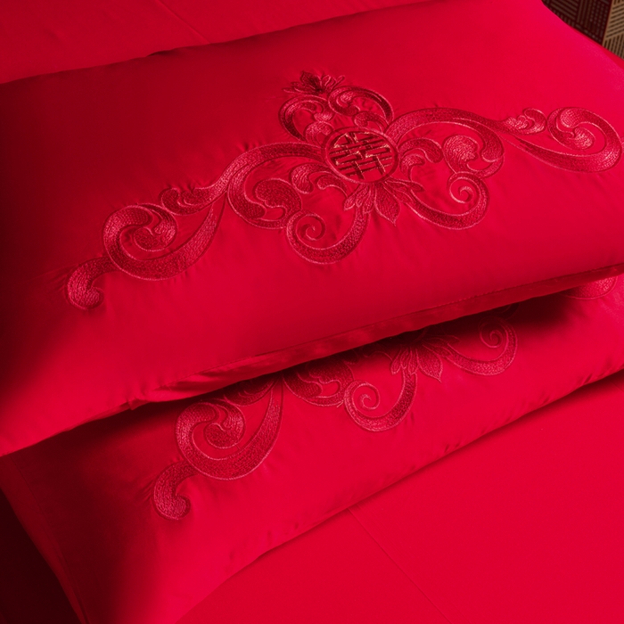 91家纺网 家纺一手货源 找家纺 慕她家纺 2026慕她大花工艺款全棉纯棉婚庆四件套大红色刺绣结婚床上用品 美丽红妆