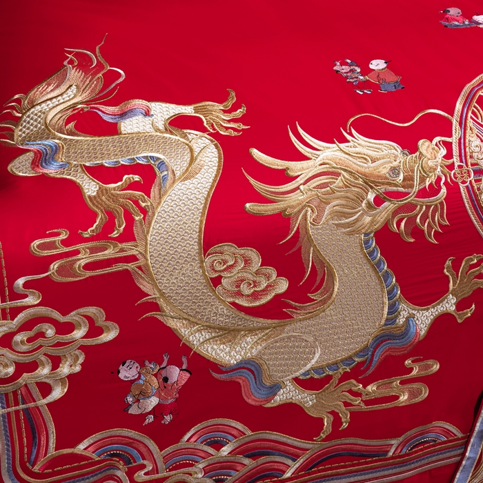 91家纺网 家纺一手货源 找家纺 慕她家纺 2026慕她大花工艺款全棉纯棉婚庆四件套大红色刺绣结婚床上用品 执手龙凤