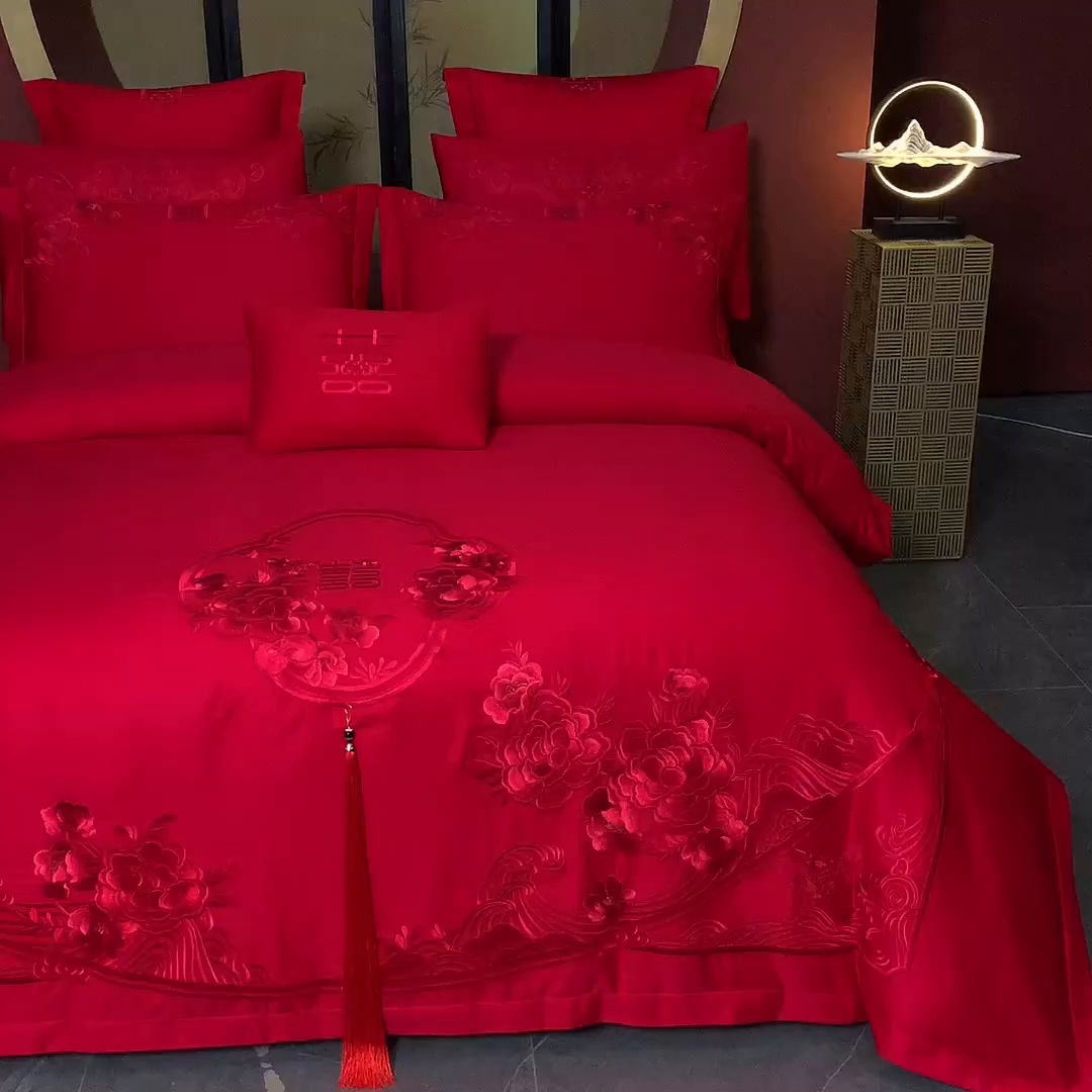 91家纺网 家纺一手货源 找家纺 慕她家纺 2026慕她大花工艺款全棉纯棉婚庆四件套大红色刺绣结婚床上用品 美丽红妆