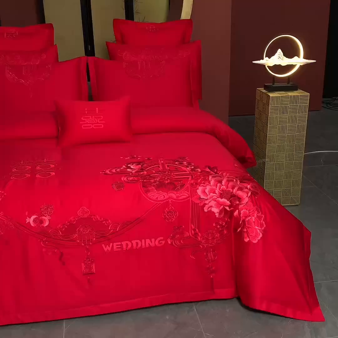 91家纺网 家纺一手货源 找家纺 慕她家纺 2026慕她大花工艺款全棉纯棉婚庆四件套大红色刺绣结婚床上用品 诗韵牡丹