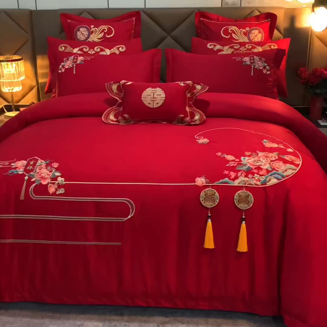 91家纺网 家纺一手货源 找家纺 慕她家纺 2026慕她大花工艺款全棉纯棉婚庆四件套大红色刺绣结婚床上用品 喜嫁