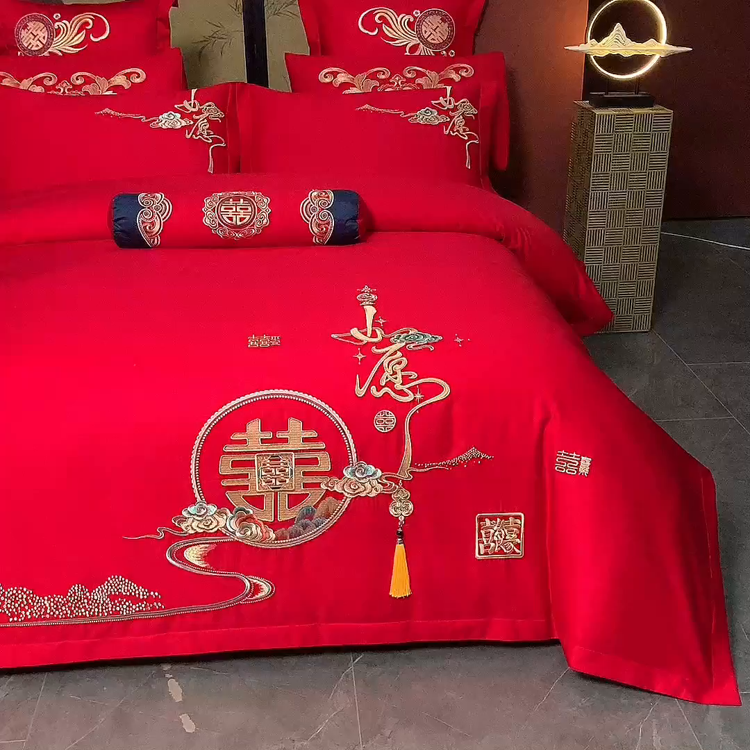 91家纺网 家纺一手货源 找家纺 慕她家纺 2026慕她大花工艺款全棉纯棉婚庆四件套大红色刺绣结婚床上用品 如愿