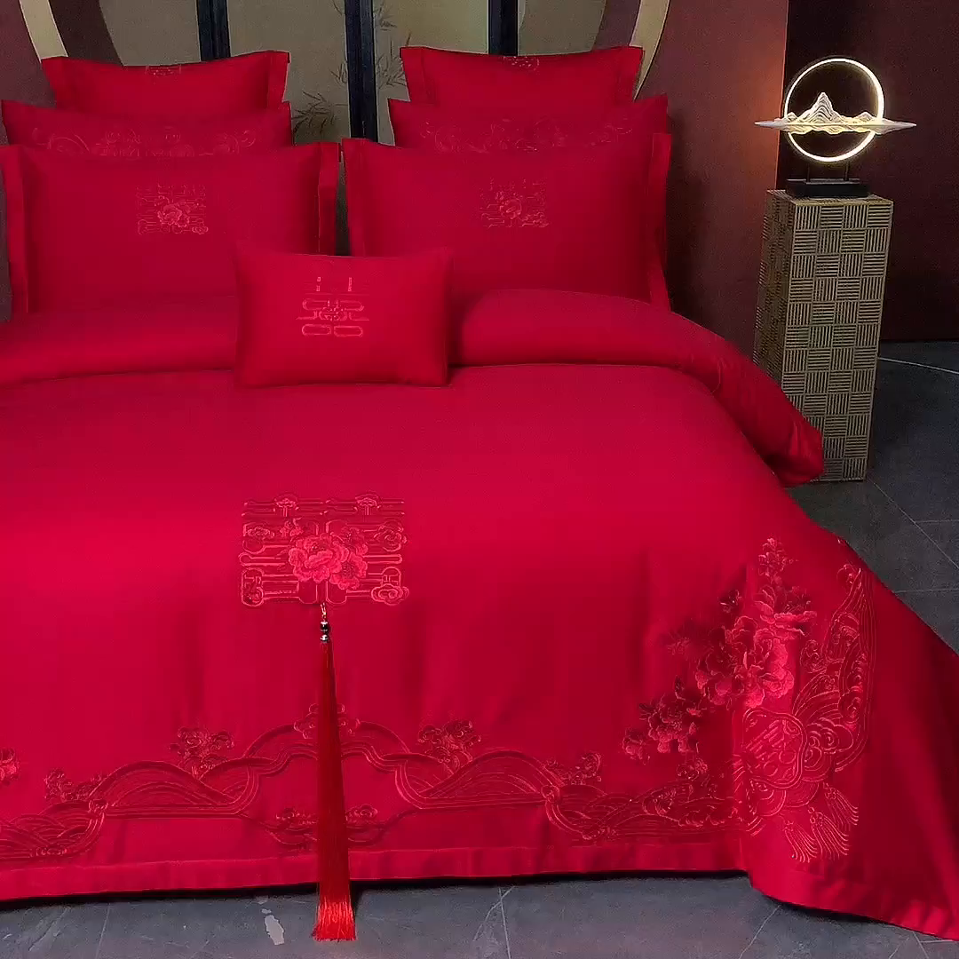 91家纺网 家纺一手货源 找家纺 慕她家纺 2026慕她大花工艺款全棉纯棉婚庆四件套大红色刺绣结婚床上用品 恋曲牡丹