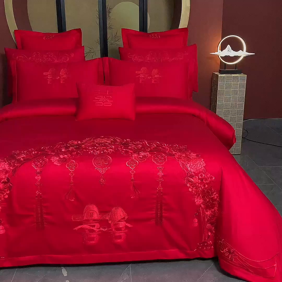 91家纺网 家纺一手货源 找家纺 慕她家纺 2026慕她大花工艺款全棉纯棉婚庆四件套大红色刺绣结婚床上用品 走进幸福 红
