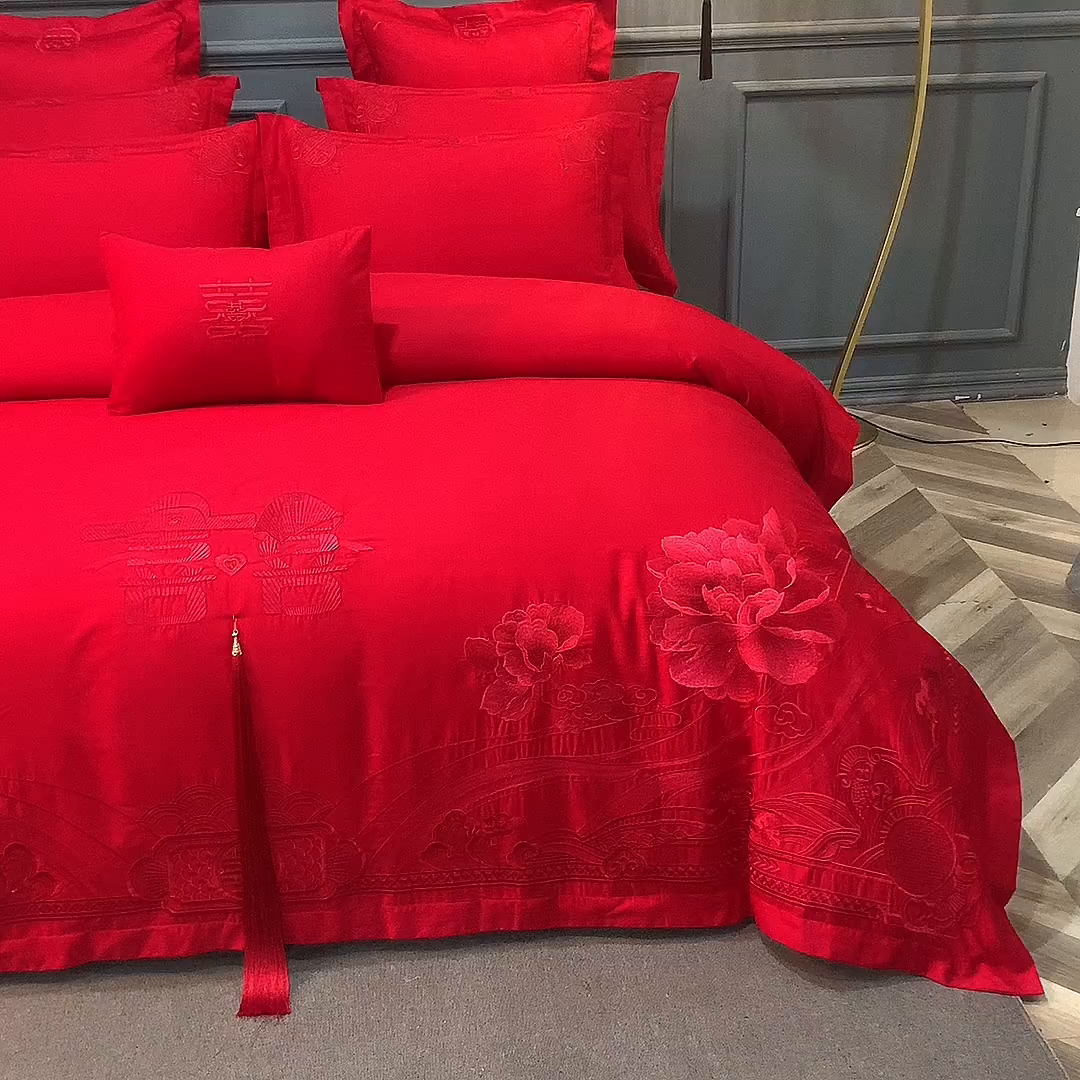 91家纺网 家纺一手货源 找家纺 慕她家纺 2026慕她大花工艺款全棉纯棉婚庆四件套大红色刺绣结婚床上用品 缔结良缘 红