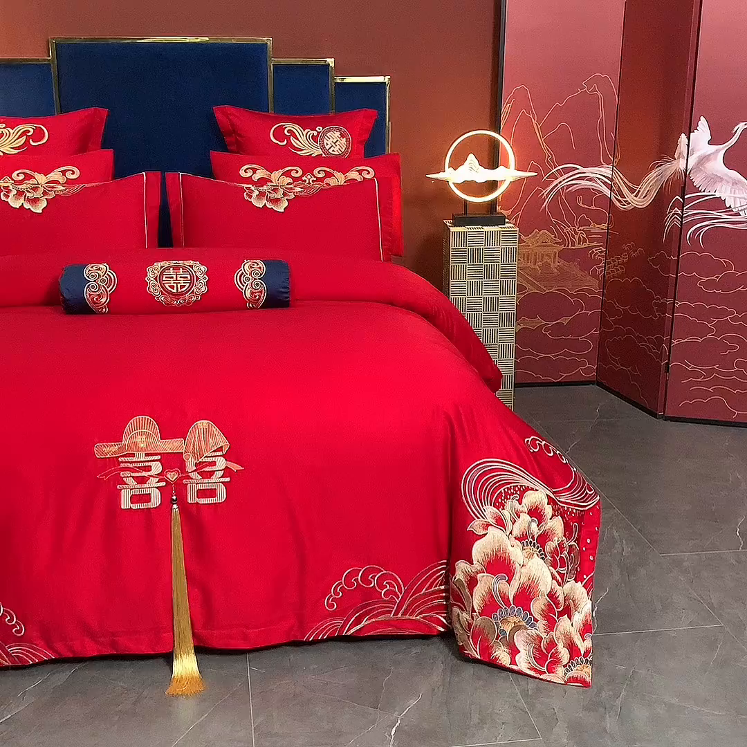 91家纺网 家纺一手货源 找家纺 慕她家纺 2026慕她大花工艺款全棉纯棉婚庆四件套大红色刺绣结婚床上用品 花开志喜