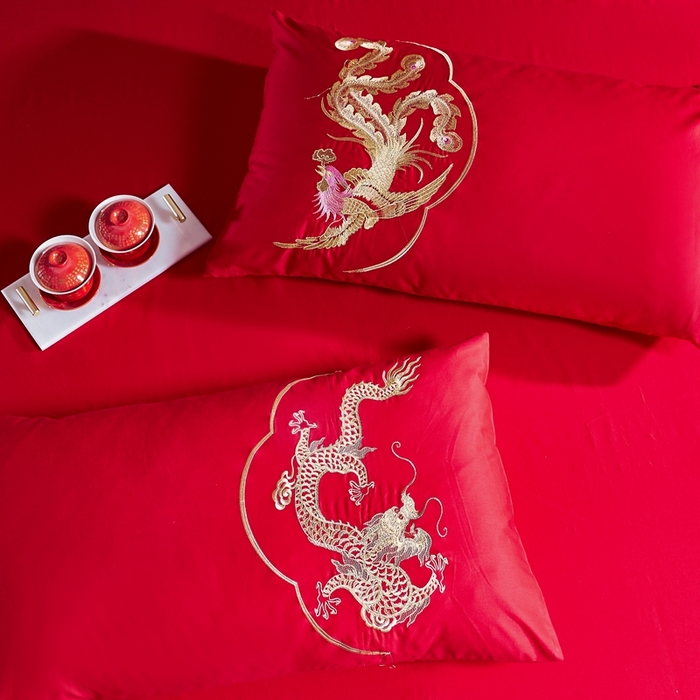 91家纺网 家纺一手货源 找家纺 慕她家纺 2026慕她大花工艺款全棉纯棉婚庆四件套大红色刺绣结婚床上用品 龙凤祥和