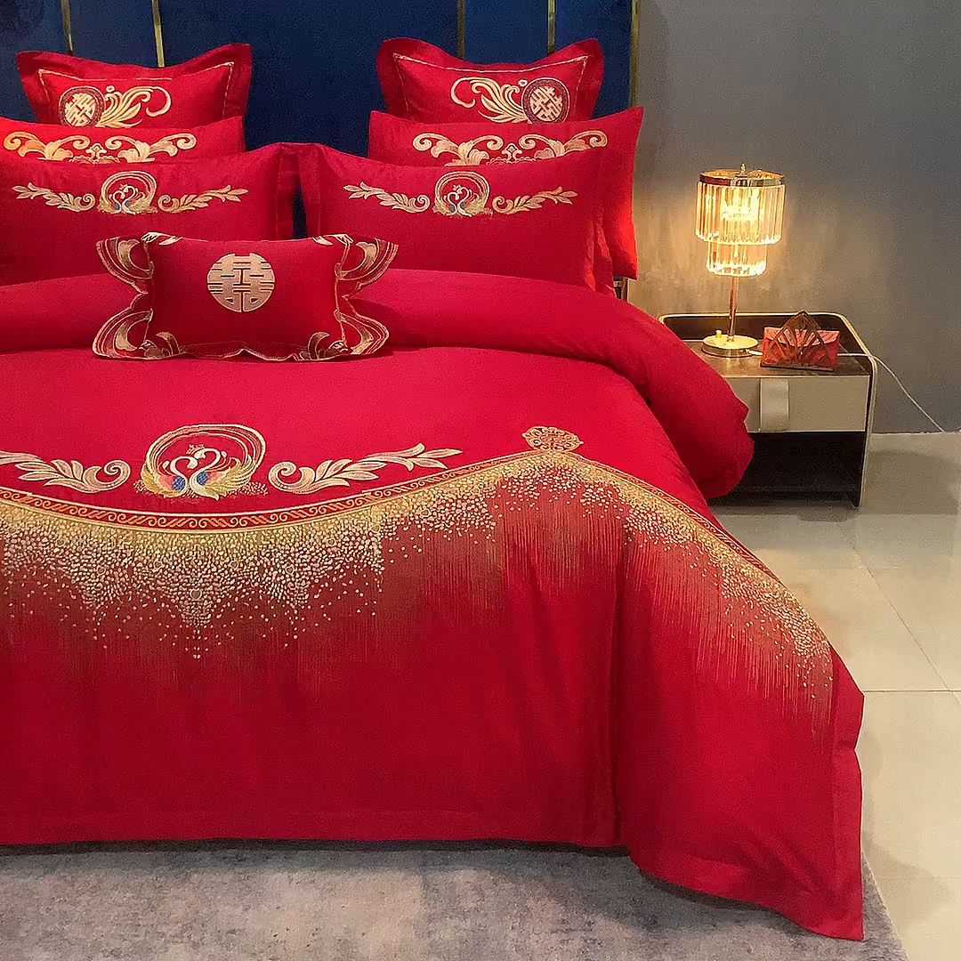 91家纺网 家纺一手货源 找家纺 慕她家纺 2026慕她大花工艺款全棉纯棉婚庆四件套大红色刺绣结婚床上用品 天赐良缘
