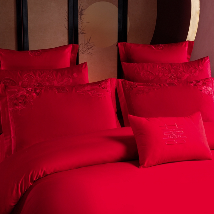 91家纺网 家纺一手货源 找家纺 慕她家纺 2026慕她大花工艺款全棉纯棉婚庆四件套大红色刺绣结婚床上用品 美丽红妆