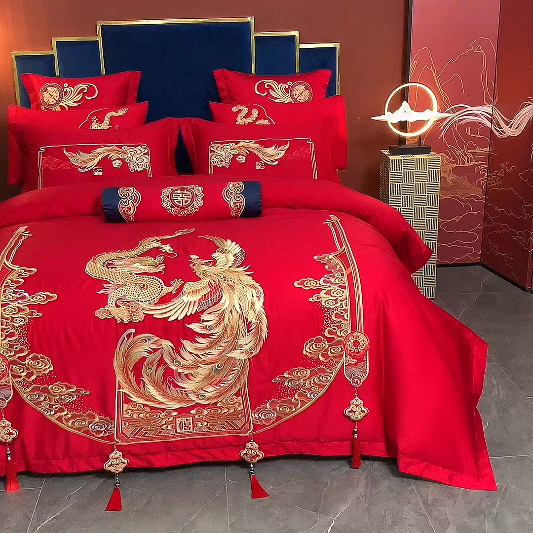 91家纺网 家纺一手货源 找家纺 慕她家纺 2026慕她大花工艺款全棉纯棉婚庆四件套大红色刺绣结婚床上用品 龙啸凤吟