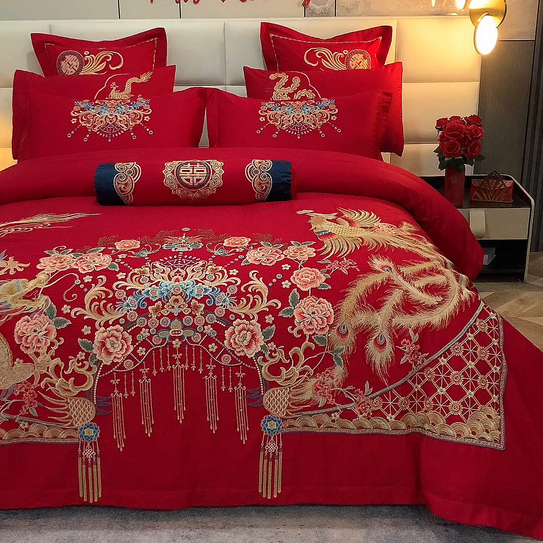 91家纺网 家纺一手货源 找家纺 慕她家纺 2026慕她大花工艺款全棉纯棉婚庆四件套大红色刺绣结婚床上用品 凤冠霞帔