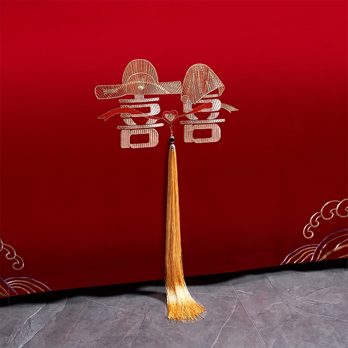 91家纺网 家纺一手货源 找家纺 慕她家纺 2026慕她大花工艺款全棉纯棉婚庆四件套大红色刺绣结婚床上用品 花开志喜