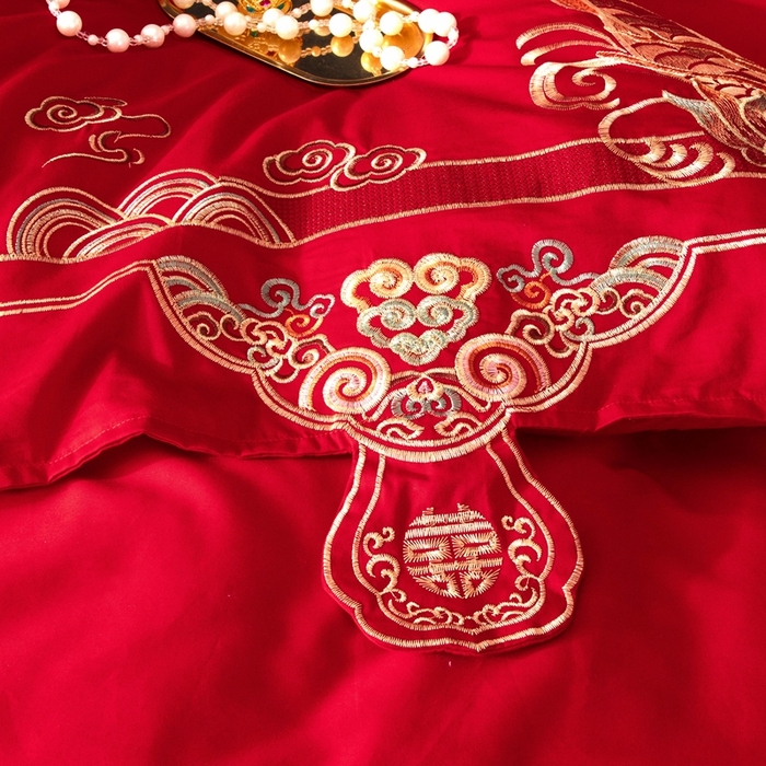 91家纺网 家纺一手货源 找家纺 慕她家纺 2026慕她大花工艺款全棉纯棉婚庆四件套大红色刺绣结婚床上用品 龙凤添喜