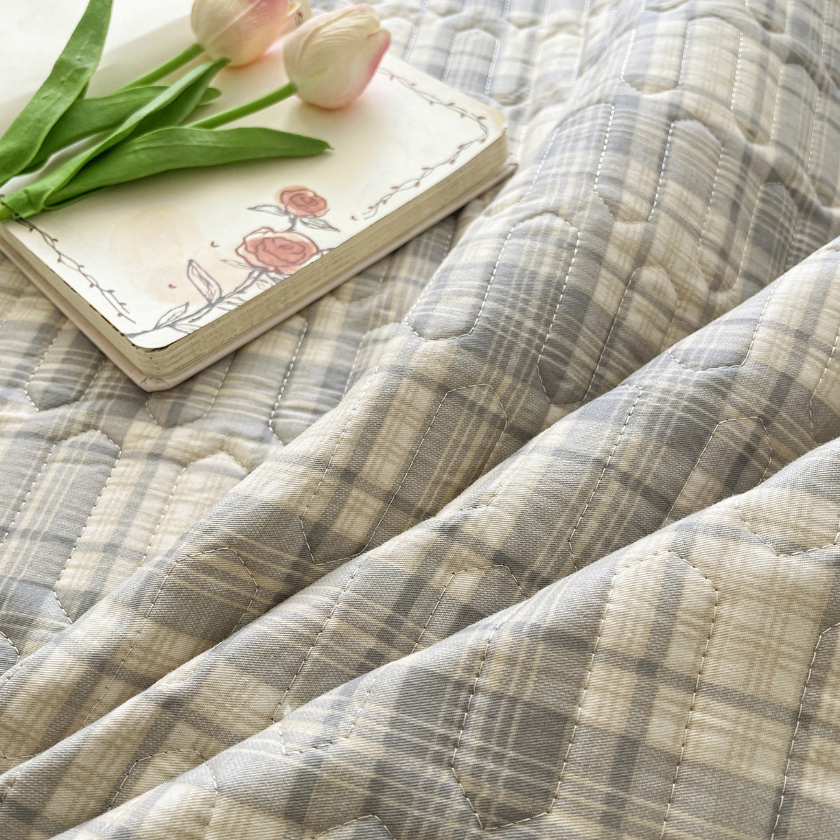 91家纺网 家纺一手货源 找家纺 美优兰 2026新款全棉榻榻米垫 英伦风华