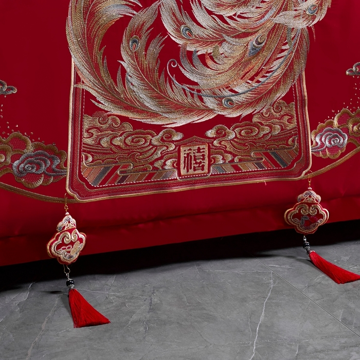 91家纺网 家纺一手货源 找家纺 慕她家纺 2026慕她大花工艺款全棉纯棉婚庆四件套大红色刺绣结婚床上用品 龙啸凤吟